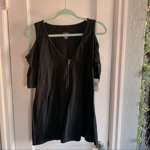 NWT Torrid 1 Cold-Shoulder Zipper-Front Top